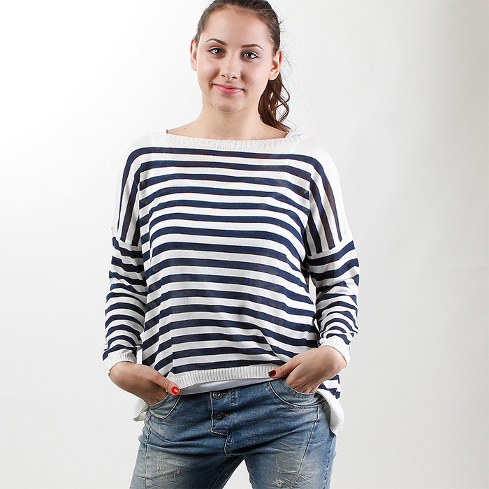 Strickpulli mit Streifen